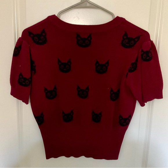 Unique Vintage Red Crop Sweater with Cats - Picture 2 of 4